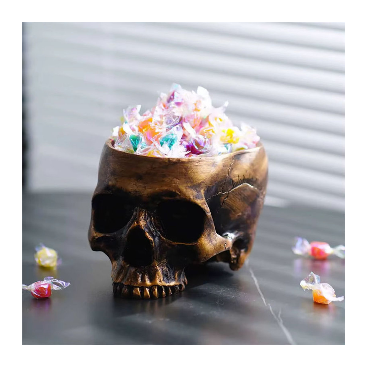Kreativer Schädel Aschenbecher aus Kunstharz in Braun als Halloween Dekoration und Zigarrenhalter - Bild 5