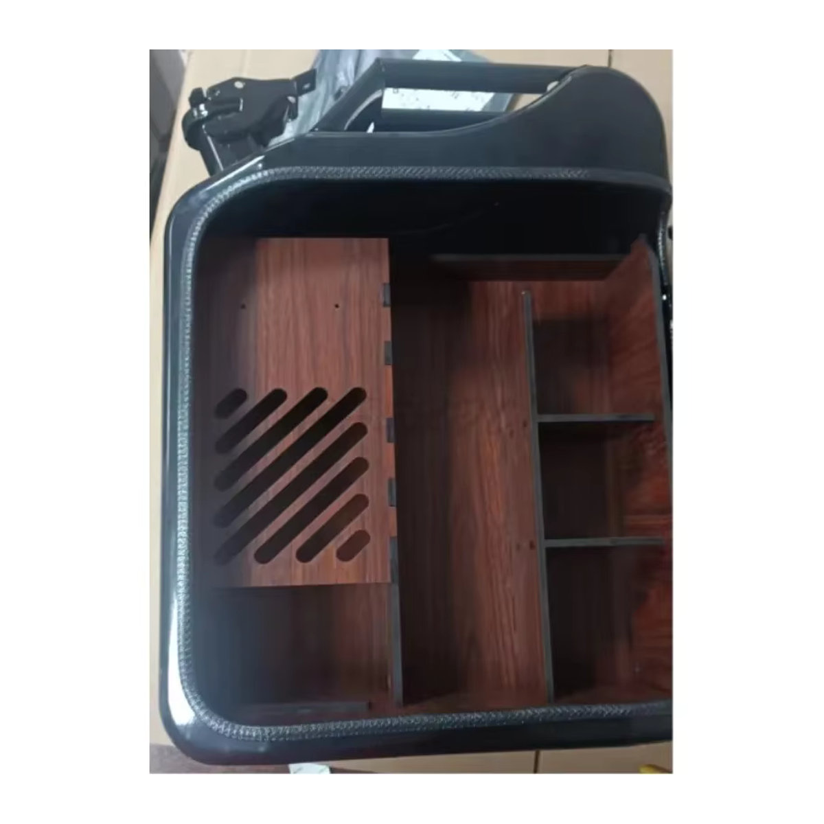Kreativer Spirituosenschrank aus einem 20L Ölfass als Whiskey Bar Theke in Schwarz oder Rot im Industrial Design - Bild 2