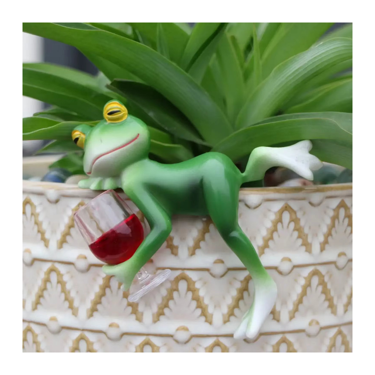 Kreatives Frosch-Pflanzgefäß aus Kunstharz in Grün für Garten und Balkon - Bild 2