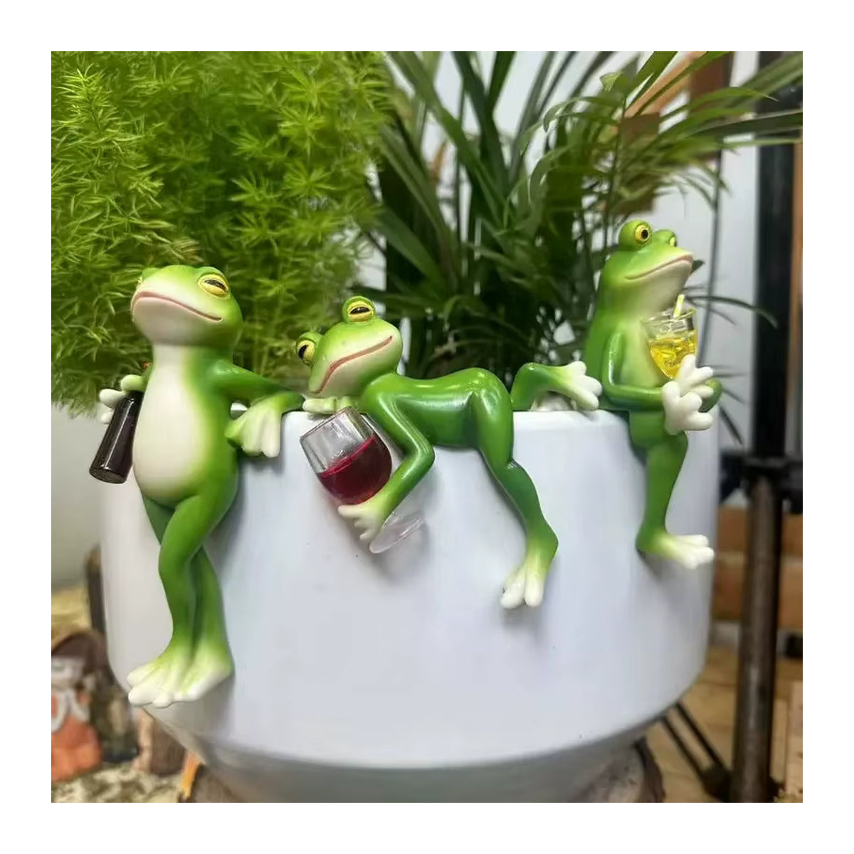 Kreatives Frosch-Pflanzgefäß aus Kunstharz in Grün für Garten und Balkon - Bild 3