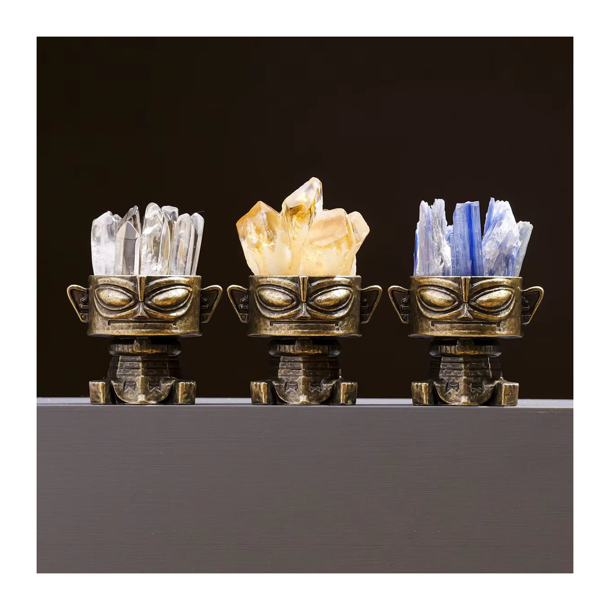 Kreatives Kristall-Ornament aus Stein und Metall in Gelb und Mehrfarbig als abstrakte Desktop-Dekoration im Bohemian-Stil - Bild 2