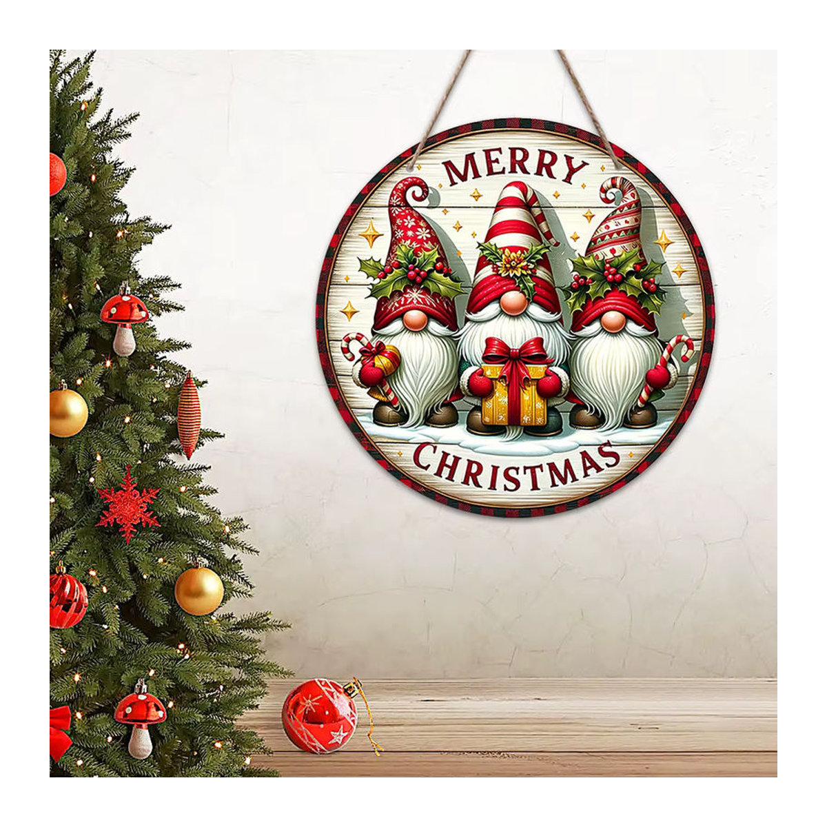 Kreisförmiges Holzschild mit 2D-Weihnachtszwerg als hängende Weihnachtsdekoration in Weiß und Mehrfarbig - Bild 3