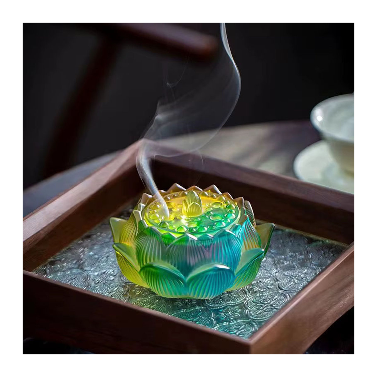 Kunstglas-Räuchergefäß mit floralem Lotus-Design in Weiß und Mehrfarbig für Meditation und Aromatherapie - Bild 1
