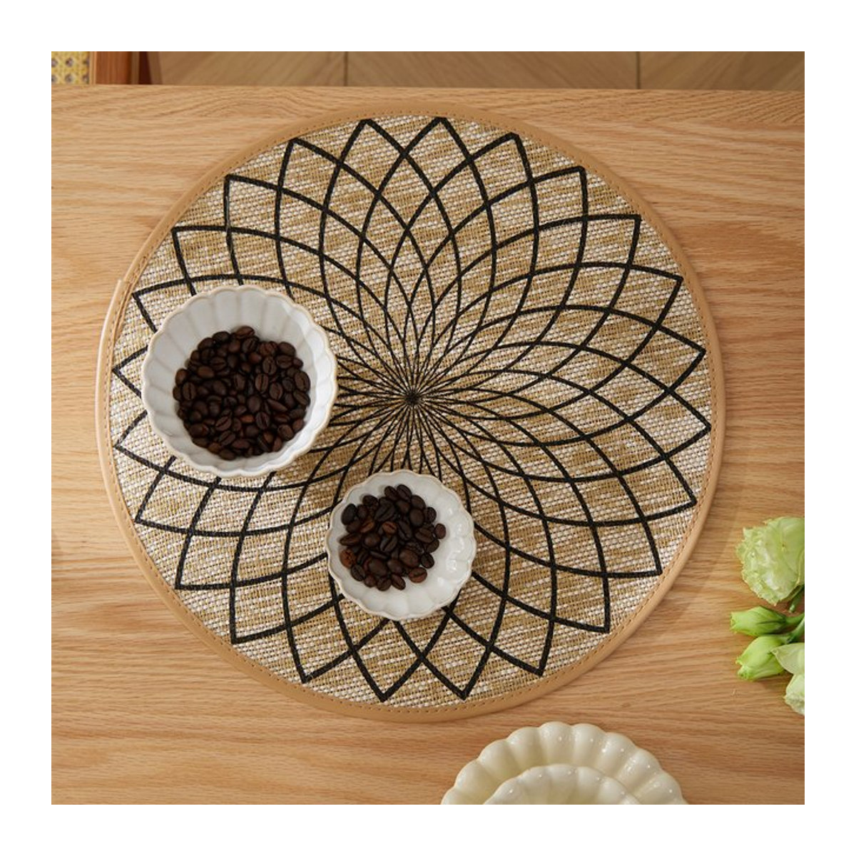 Künstlerische Jute-Tischsets mit Kunstlederkanten in Weiß und Beige, wärmeisolierende Platzsets zur Tischdekoration - Bild 1