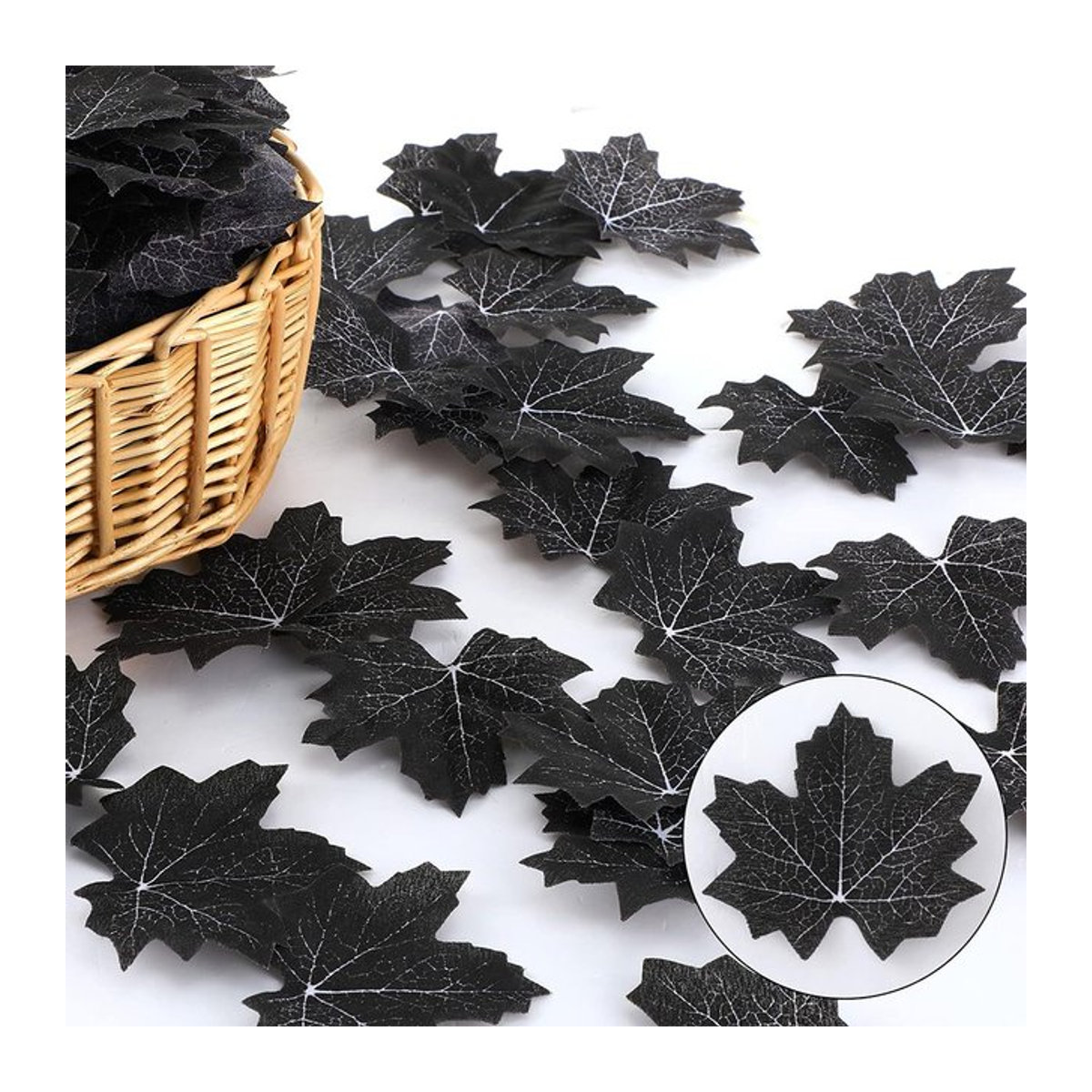 Künstliche Ahornblätter von Kmitang in Schwarz als hängender Wandbehang aus Textil für Herbst, Halloween und Thanksgiving Dekor - Bild 1
