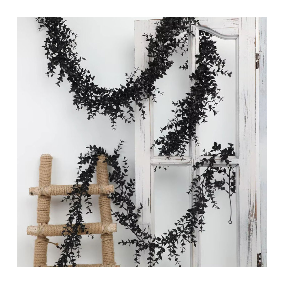 Künstliche Eukalyptus-Hängerattan-Rebe in Schwarz für Halloween und Gothic-Dekorationen - Bild 2