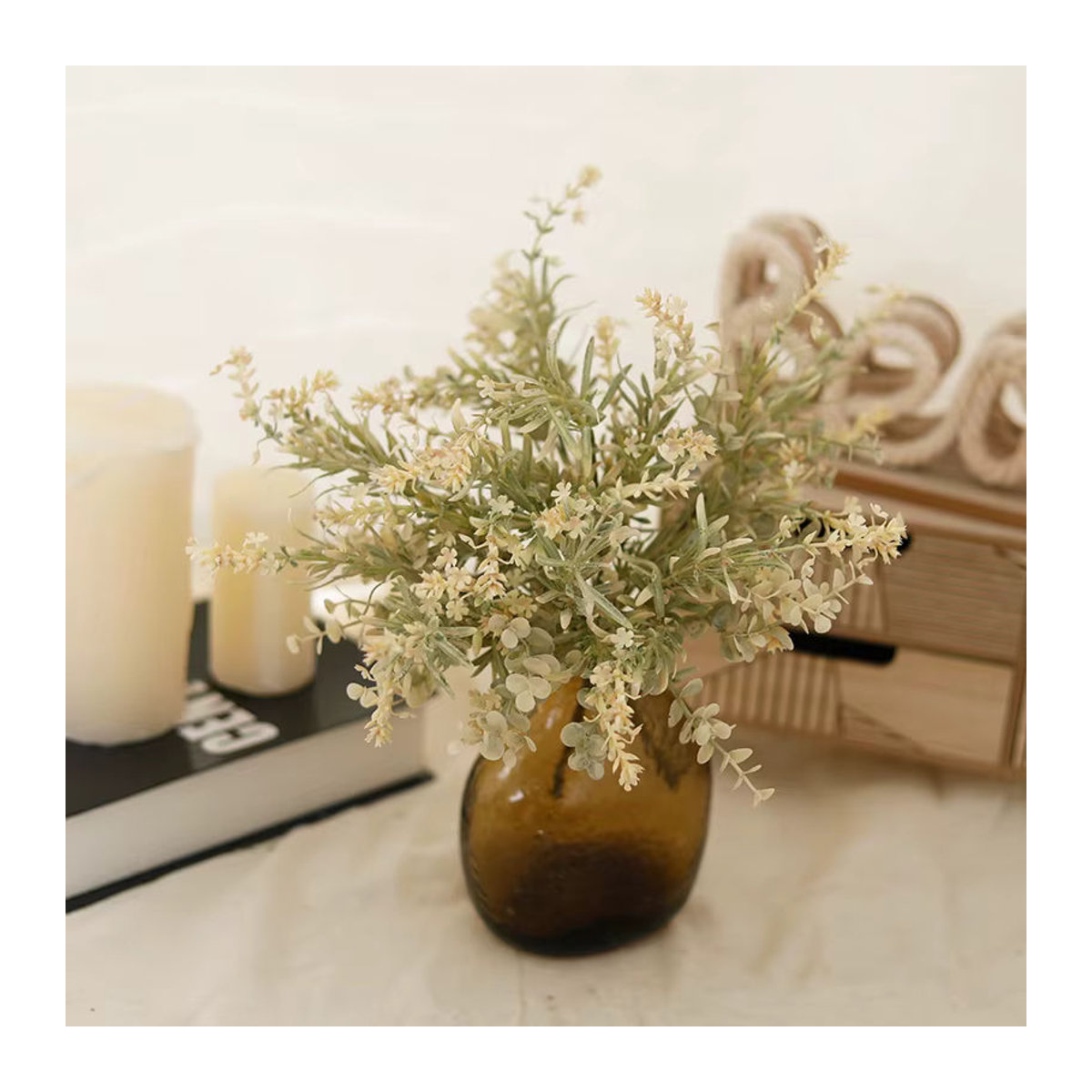 Künstliche Eukalyptusblätter und Schleierkraut von Kahaul in Grün und Weiß als florale Dekoration für Hochzeit, Weihnachten und Wohnzimmer - Bild 1