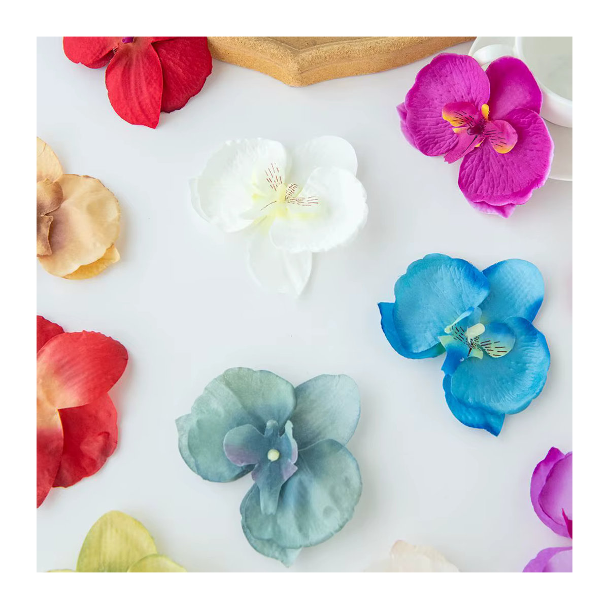 Künstliche Orchidee aus Textil in Mehrfarbig für Hochzeits- und Weihnachtsdekoration - Bild 2
