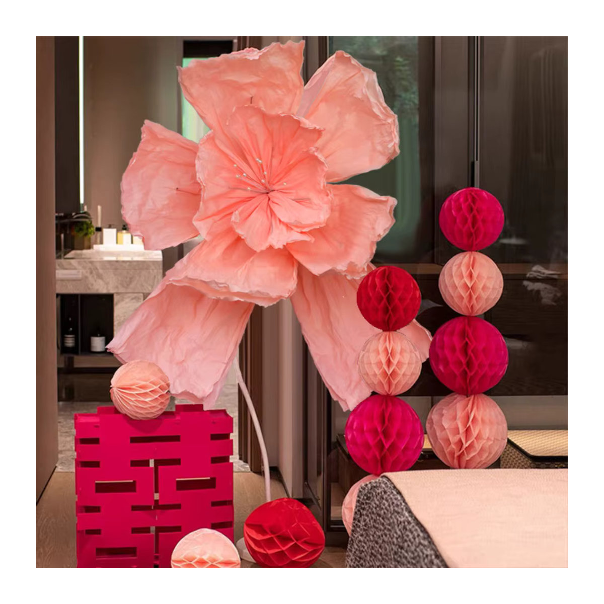 Künstliche Pfingstrose aus Krepppapier für Hochzeitsarrangements und Wanddekoration in Rot und Rosa - Bild 1