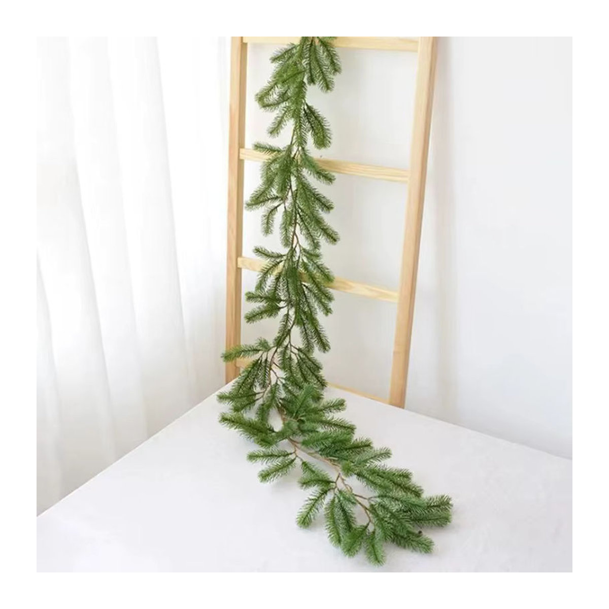 Künstliche Rattan-Girlande in Grün für Weihnachts- und Gartendekoration - Bild 2