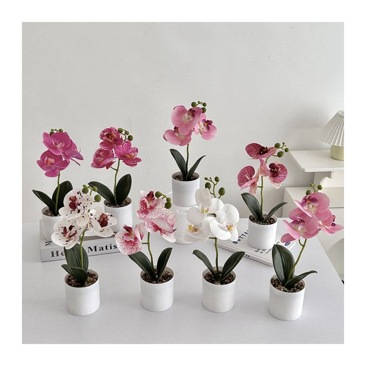 Künstliche Schmetterlings-Orchidee mit 3 Blütenköpfen in Grün, Blau und Mehrfarbig als dekorative Desktop-Pflanze im modernen floralen Design - Bild 1