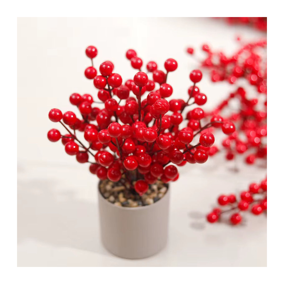Künstliche Stechpalme mit roten Schaumbeeren von Kahaul zur Dekoration für Weihnachten und Hochzeiten - Bild 3