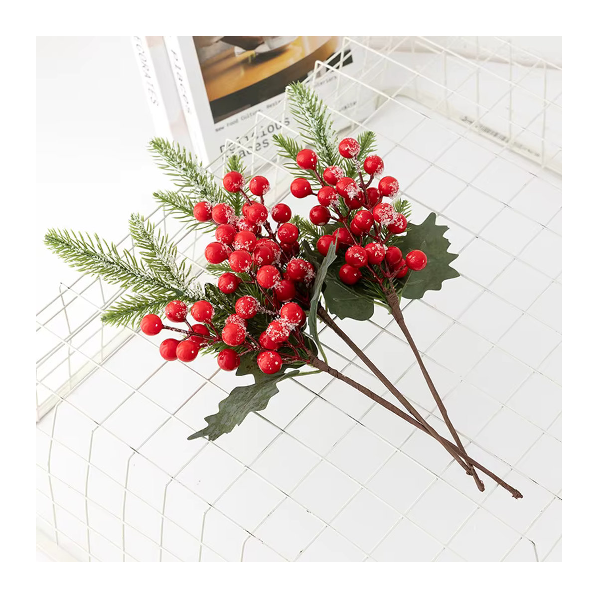 Künstliche Weihnachtsfrucht in Rot mit Beeren und Stechpalme als Dekoration für Weihnachten und Neujahr, Höhe: 36 cm - Bild 4