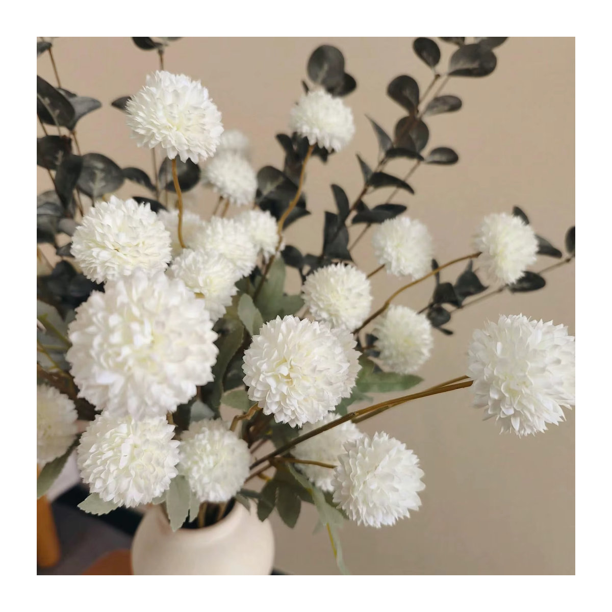 Künstliche weiße Kiku-Chrysantheme als Mini-Blume für deine Hochzeitsdekoration und Blumenarrangements - Bild 2