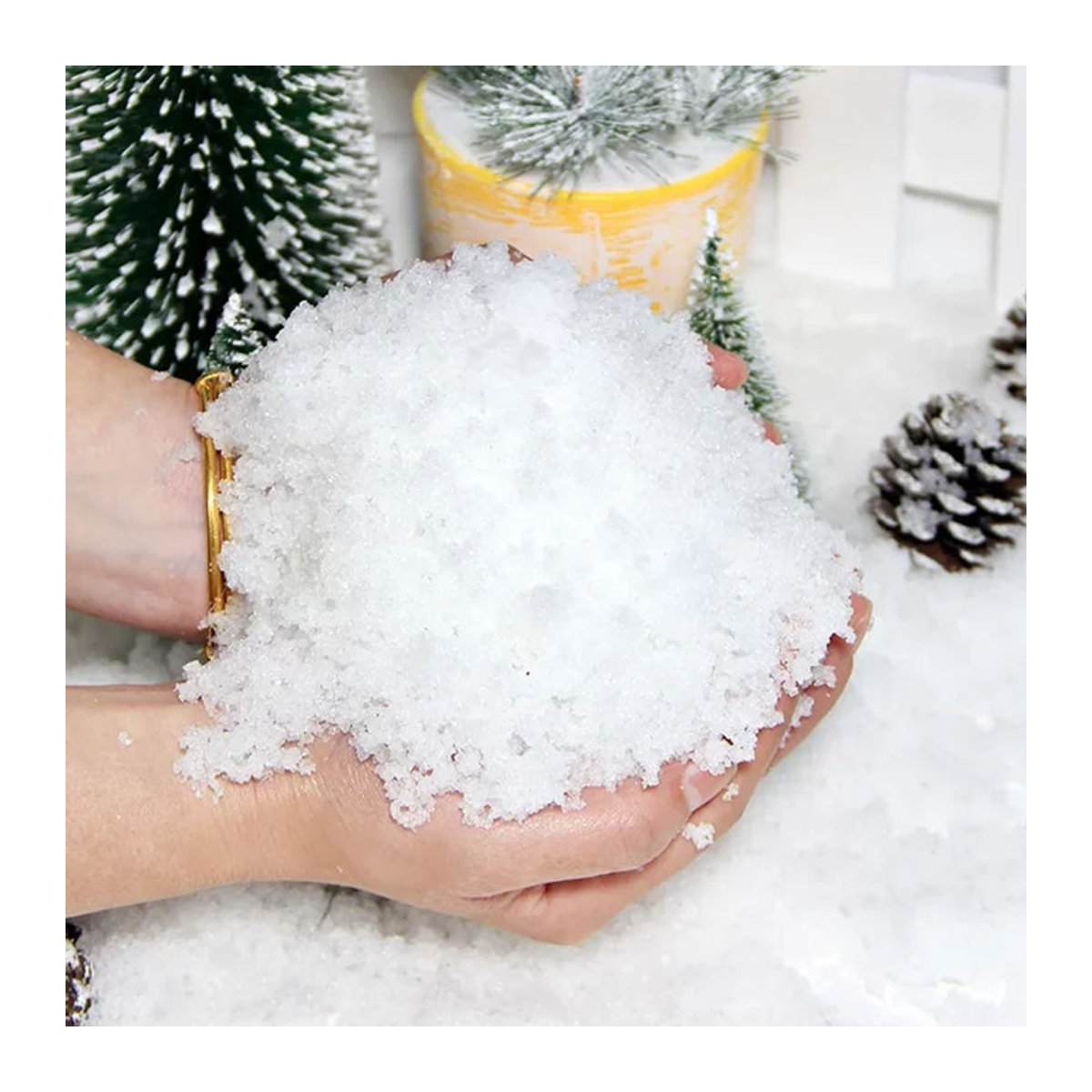Künstlicher Kunstschnee in Weiß für deine Weihnachtsdekoration und Winterpartys - Bild 1