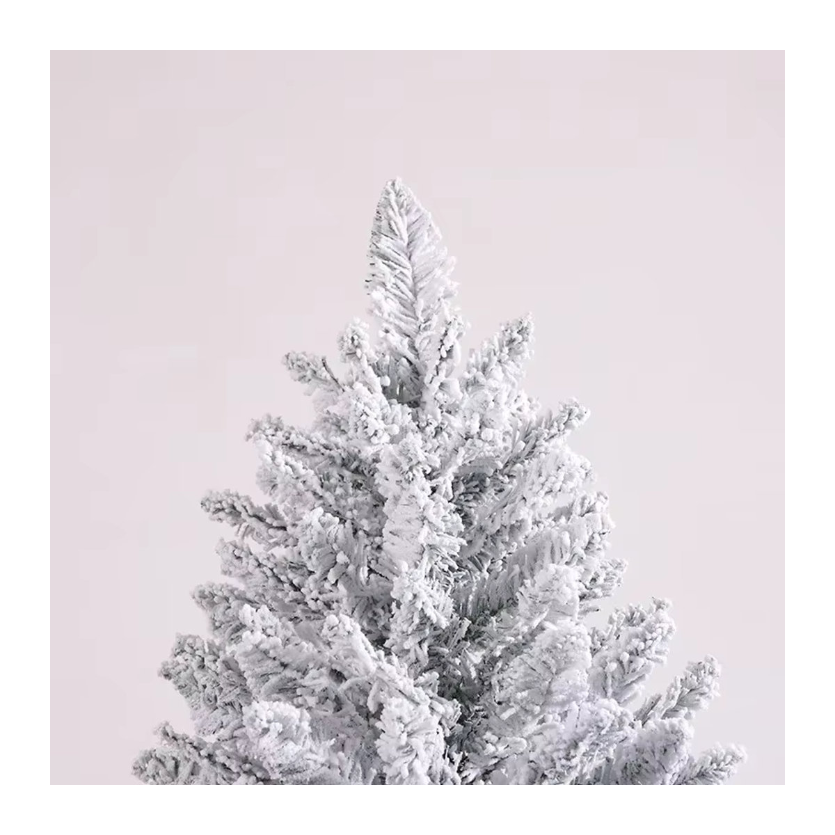 Künstlicher Weihnachtsbaum mit Baumrock, weiß beschneiter Tannenbaum für draußen und drinnen, weiß und rot - Bild 4