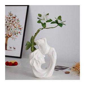 Kuss Charakter Paar Vase aus Keramik in Weiß als minimalistisches Ornament für Wohnzimmer und Büro