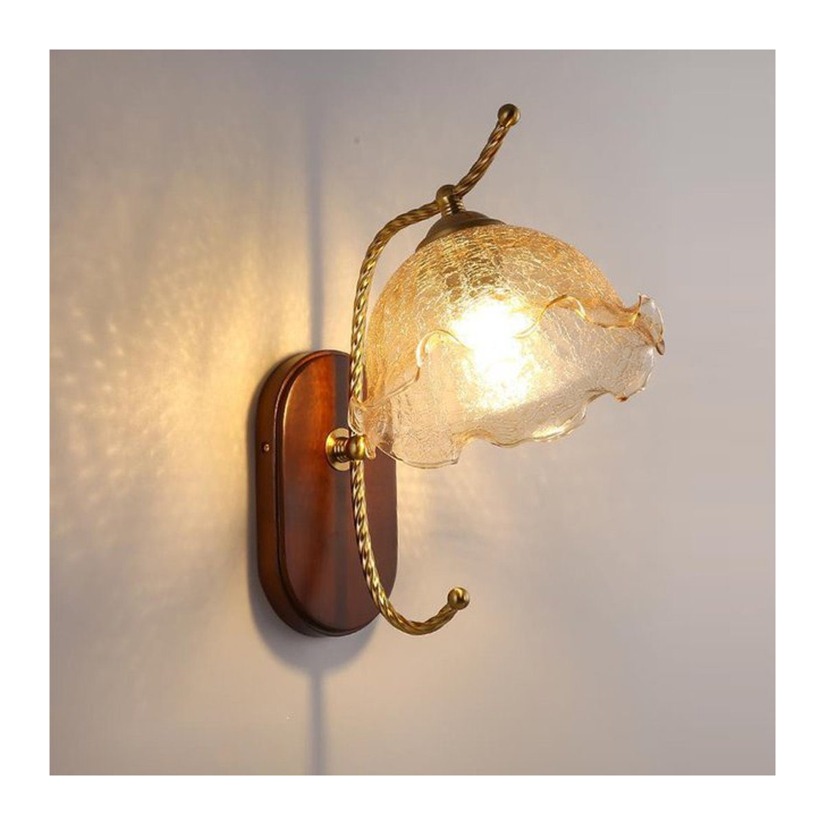 L-MANG Wandlampe aus Massivholz und Glas in Braun im minimalistischen Retro-Design für Schlafzimmer und Wohnzimmer - Bild 1