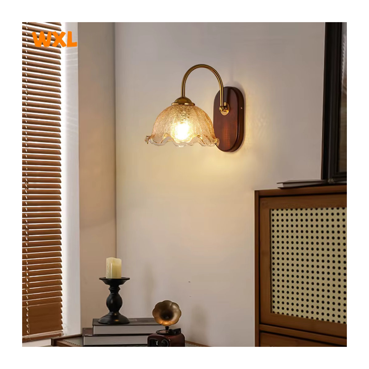 L-MANG Wandlampe aus Massivholz und Glas in Braun im minimalistischen Retro-Design für Schlafzimmer und Wohnzimmer - Bild 3