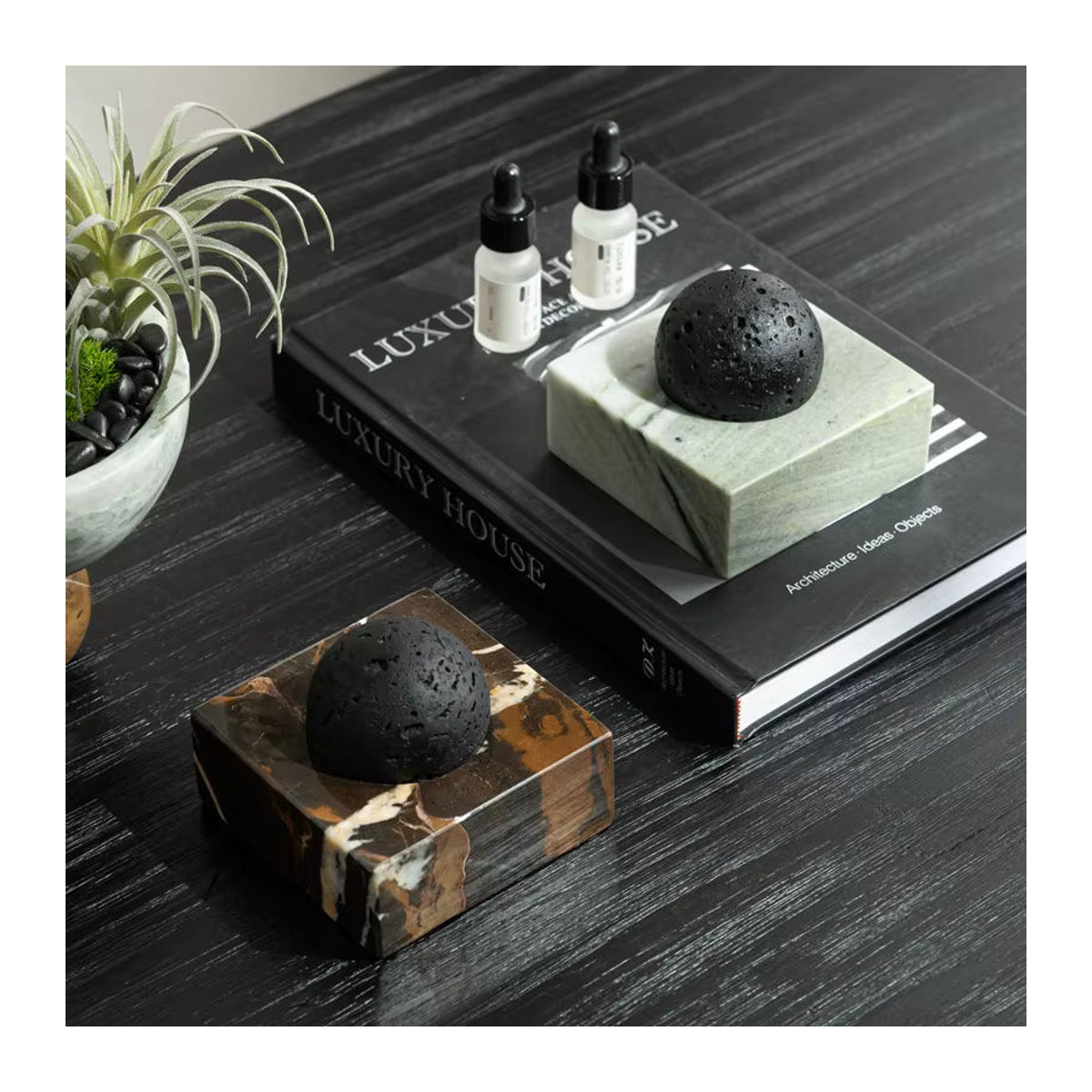 LA TROUVAILLE Lavastein-Diffusor mit Marmorsockel in Schwarz für ätherische Öle - Bild 1
