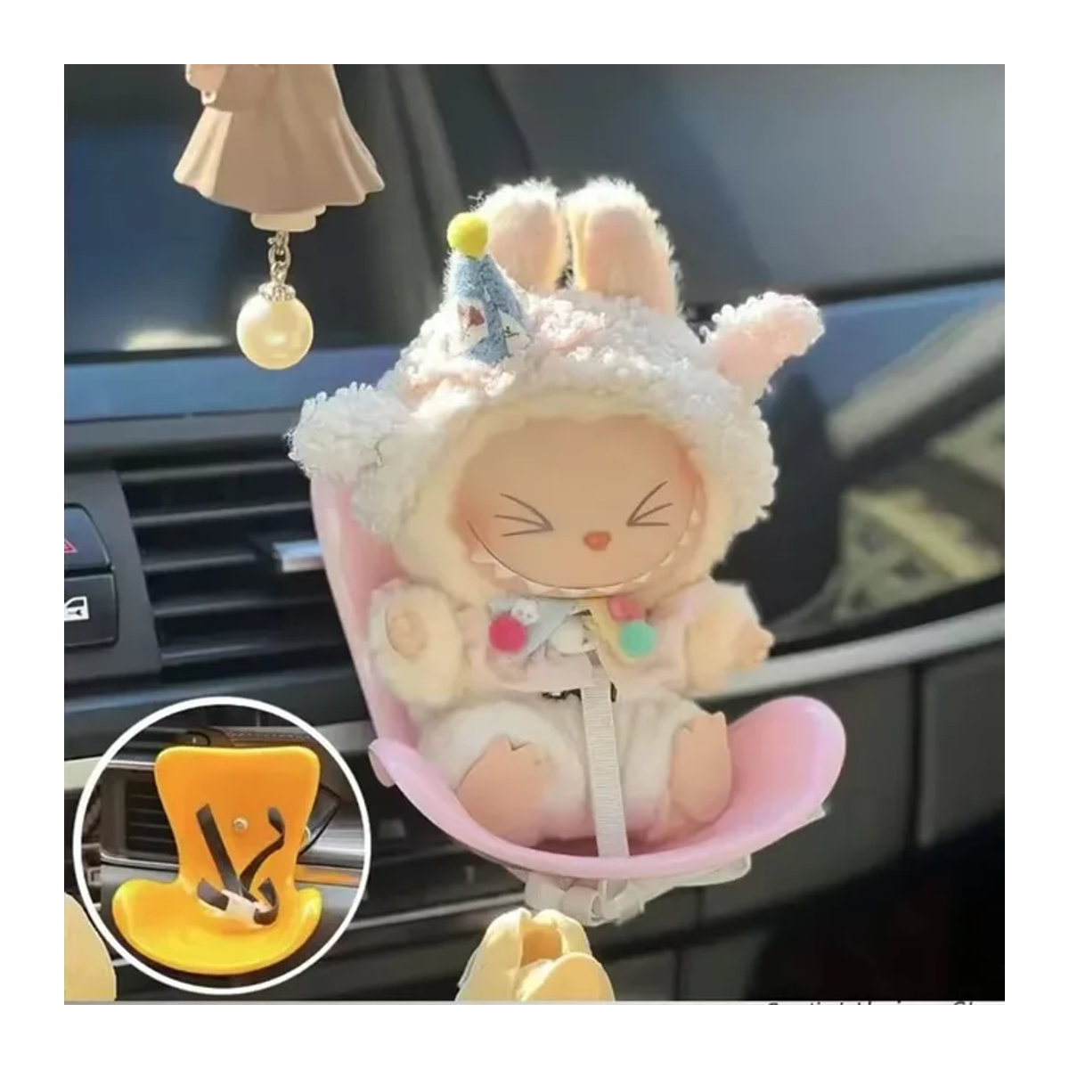 Labubu Autopuppensitz mit Aromatherapie-Funktion und Luftauslass, Schwarz oder Rosa, für Puppen von 15 bis 17 cm - Bild 1
