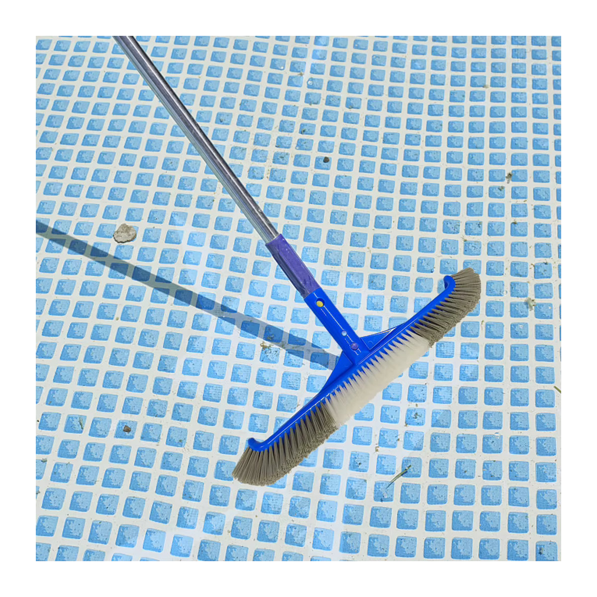 Langlebige Schwimmbadbürste in Blau zur Reinigung von Poolboden und Wänden als Algenentferner und Poolbesen - Bild 3