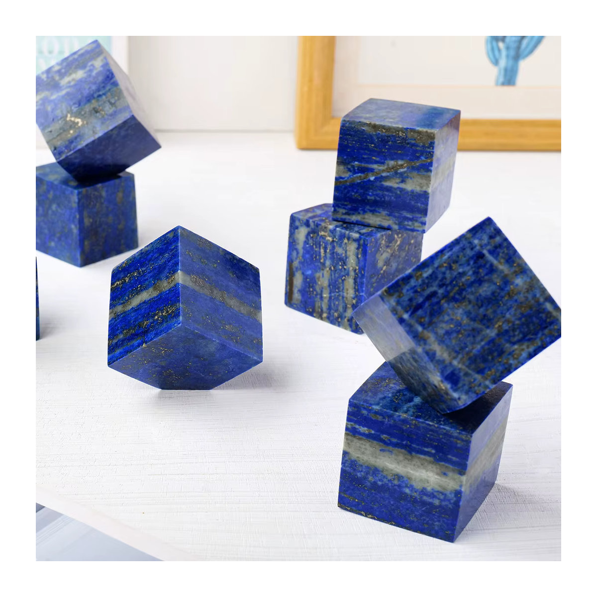 Lapis Lazuli Naturkristall als geometrisches Würfel-Ornament in Blau zur Dekoration für dein Zuhause oder den Schreibtisch - Bild 5