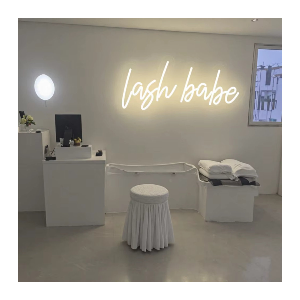 Lash Babe Neon LED Schild in Warmweiß zur Wanddekoration für Beauty Salon und Schlafzimmer - Bild 4