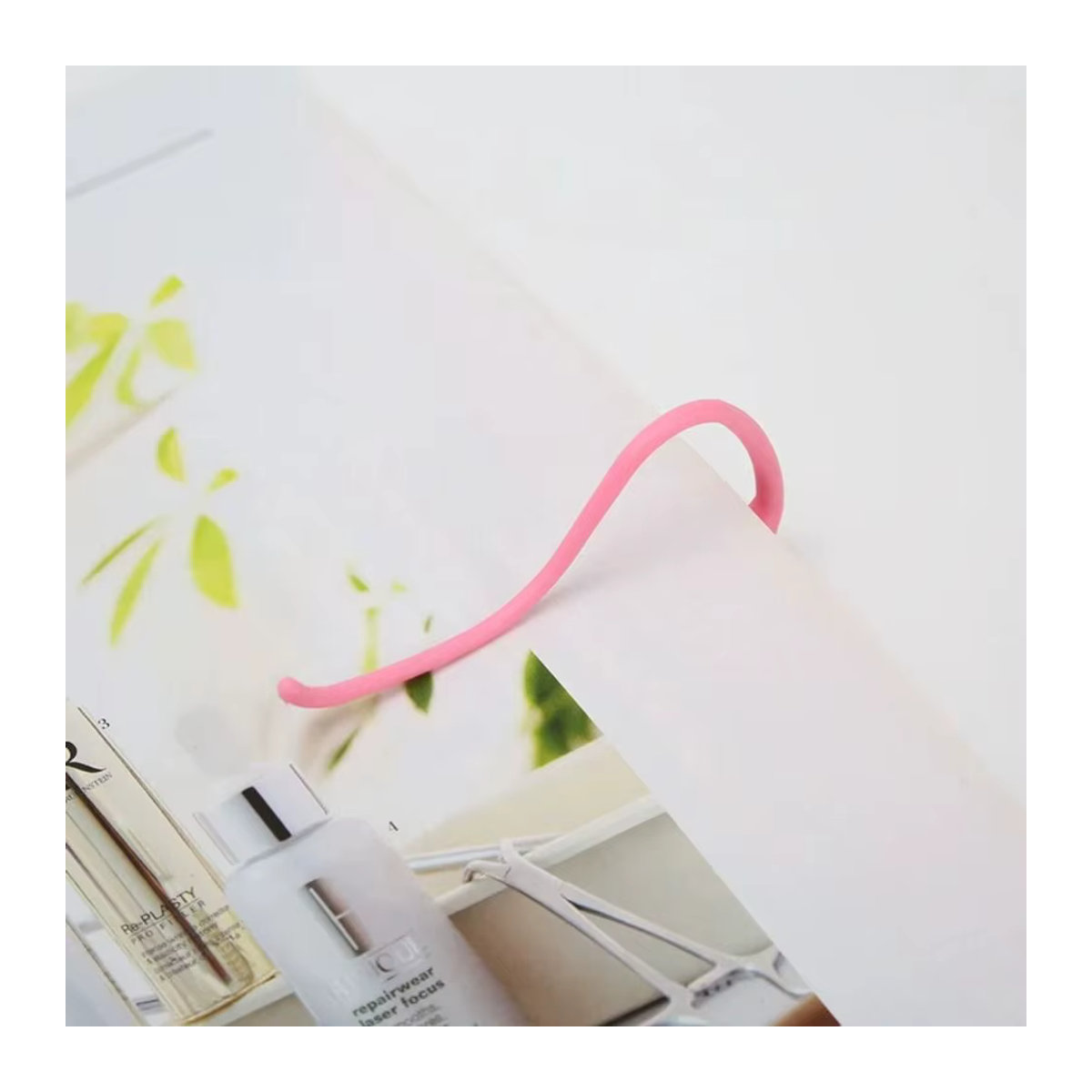 Lazy Leisure Dekorative Buchstützen und Lesezeichen aus Kunststoff in Pink und Mehrfarbig - Bild 3