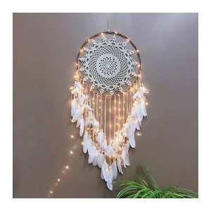 Lazyishhouse Dreamcatcher in Weiß als hängende Skandinavische Dekoration mit Häkel-Mandala und Sternen für das Kinderzimmer