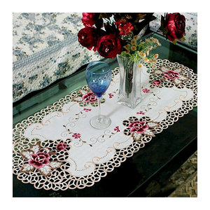LEENKEA Tischdecke aus Satin mit Spitzenbesatz und Blumenmuster, Weiß, B: 40,6 cm x T: 83,8 cm
