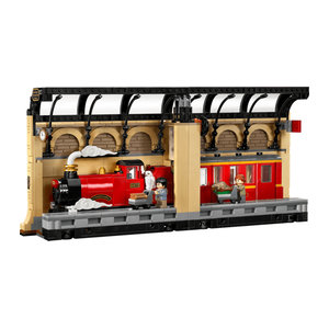 LEGO Harry Potter Hogwarts Express 76450 Buchstütze Fahrzeug in Rot und Mehrfarbig