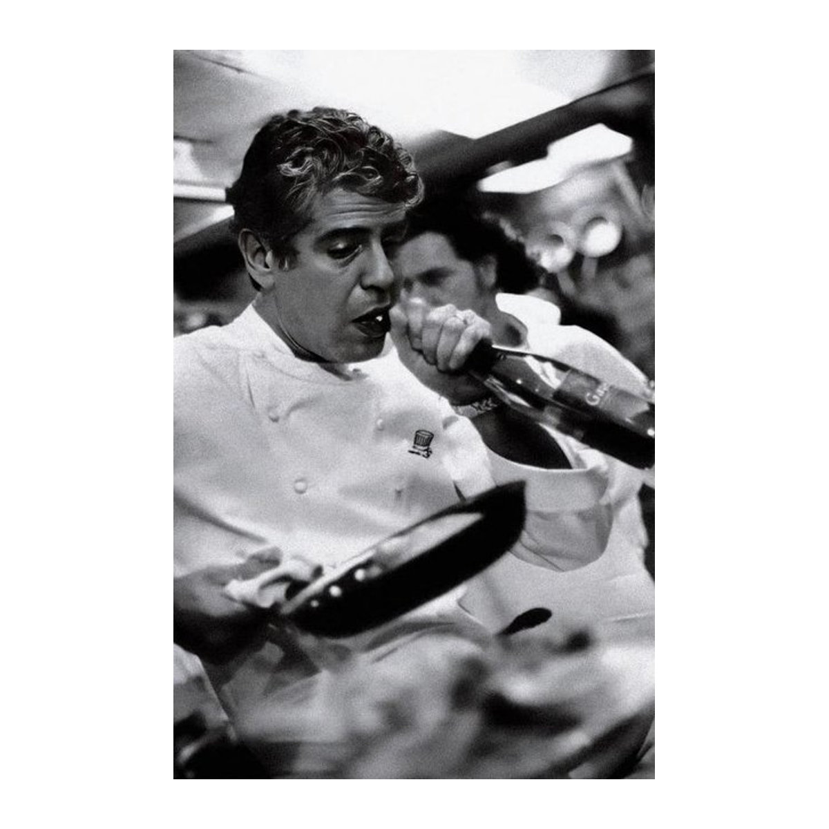 Leinwandbild Anthony Bourdain Porträt von August Art Museum, moderne Wanddeko Schwarz, B: 40 cm, H: 50 cm, Rahmenlos - Bild 1