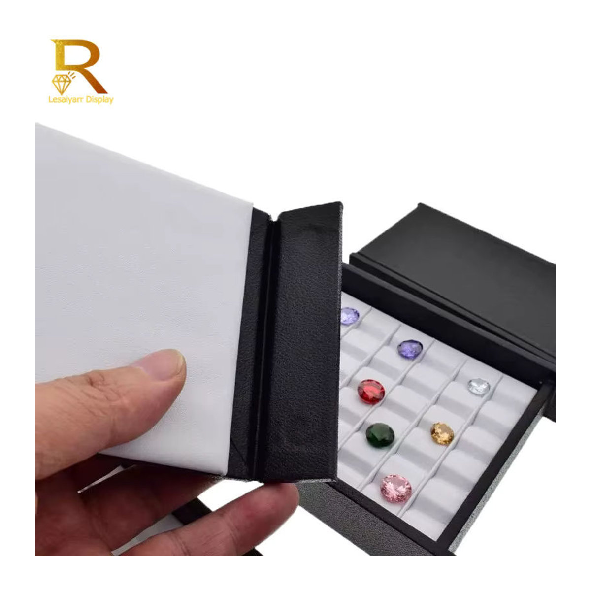 Lesaiyarr Schmuckdisplay aus Leder mit magnetischer Abdeckung und Diamant-Muster in Schwarz - Bild 6
