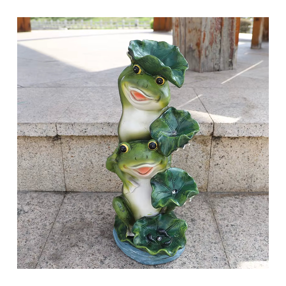 Leuchtende Solarleuchte Frosch aus Kunstharz in Grün als kreative Garten-Dekoration für deinen Außenbereich - Bild 4
