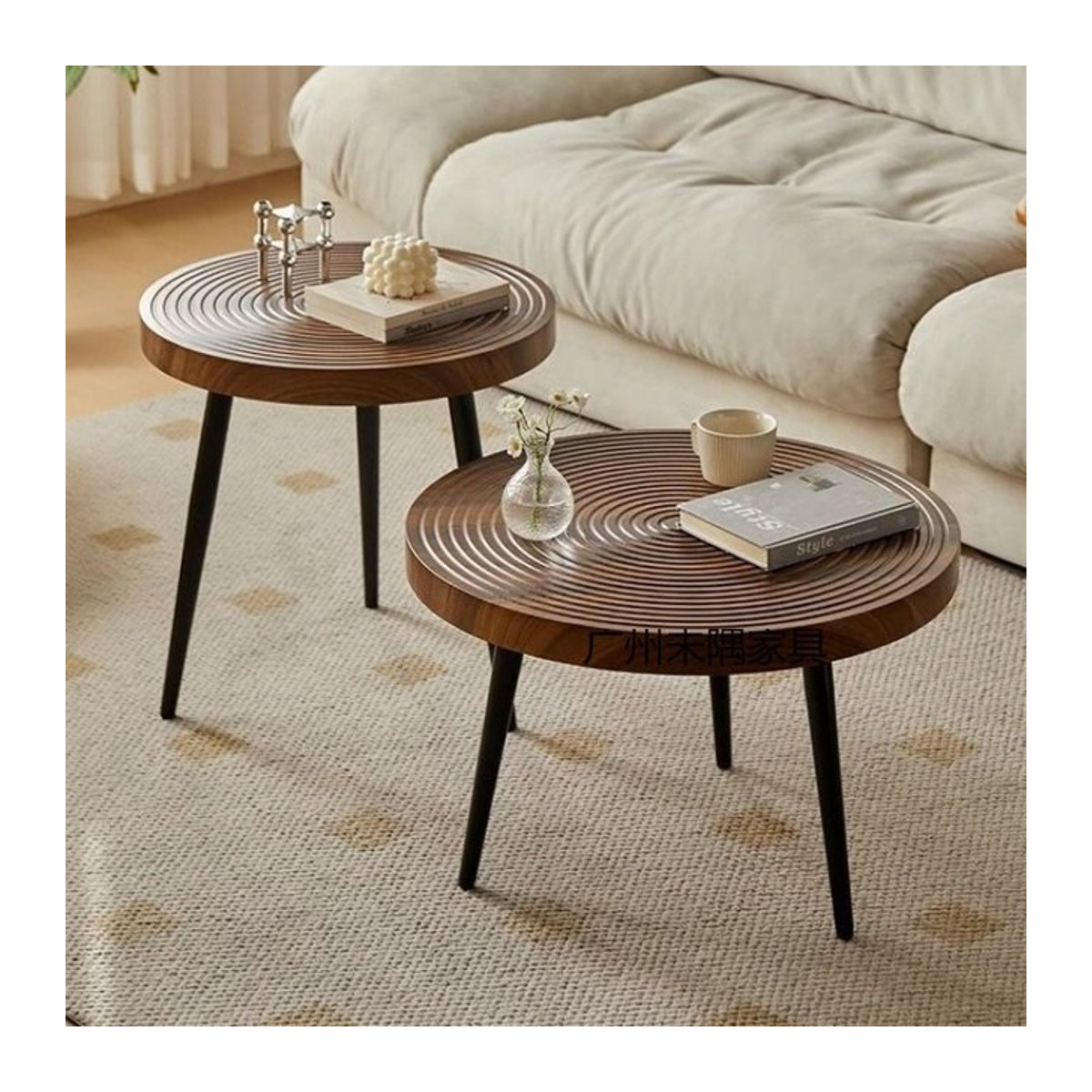 LIUSHADUOLA Couchtisch aus Holz in Nussbaum, runder skandinavischer Beistelltisch im modernen Design - Bild 1