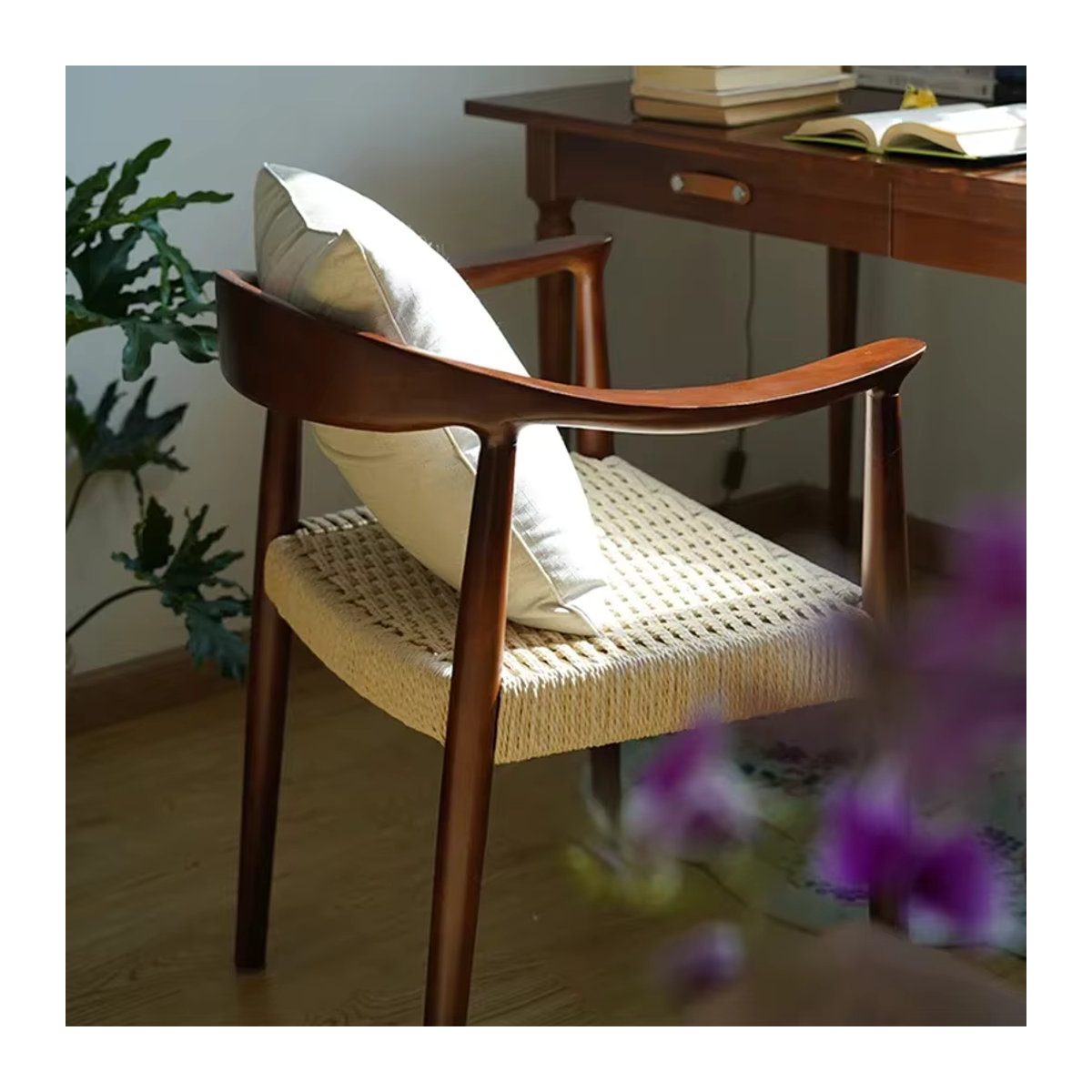 LLDC Moderner Esszimmerstuhl aus Holz in Braun im Japanischen Design - Bild 4