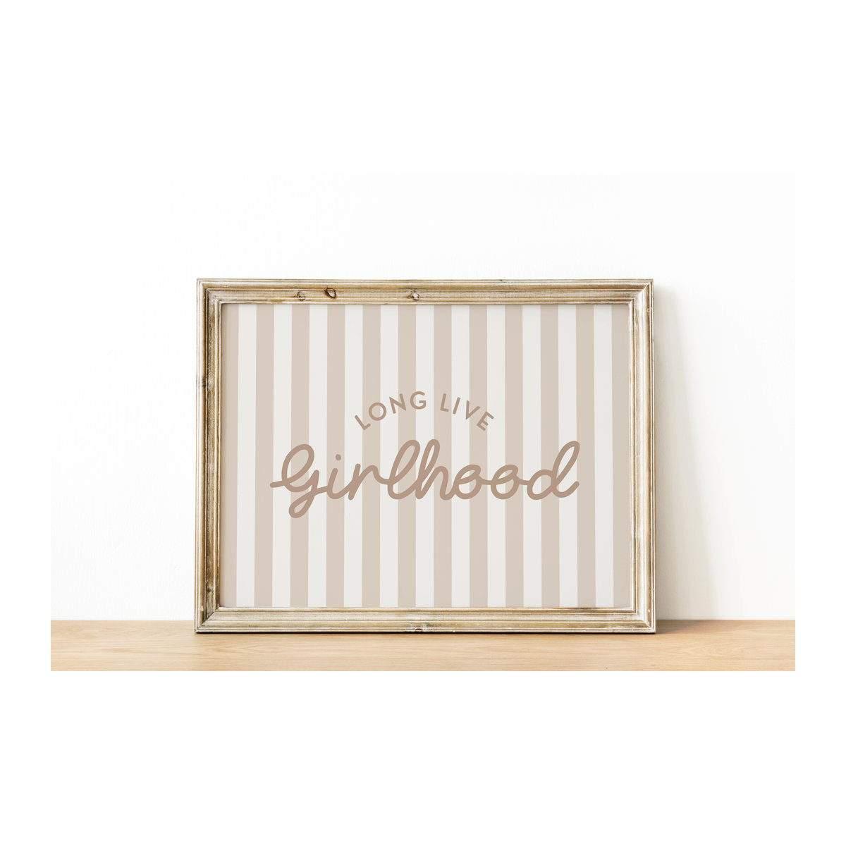Long Live Girlhood Moderne Typografie Wandkunst als Leinwanddruck in Beige für dein Wohnzimmer, Schlafzimmer oder Kinderzimmer - Bild 2