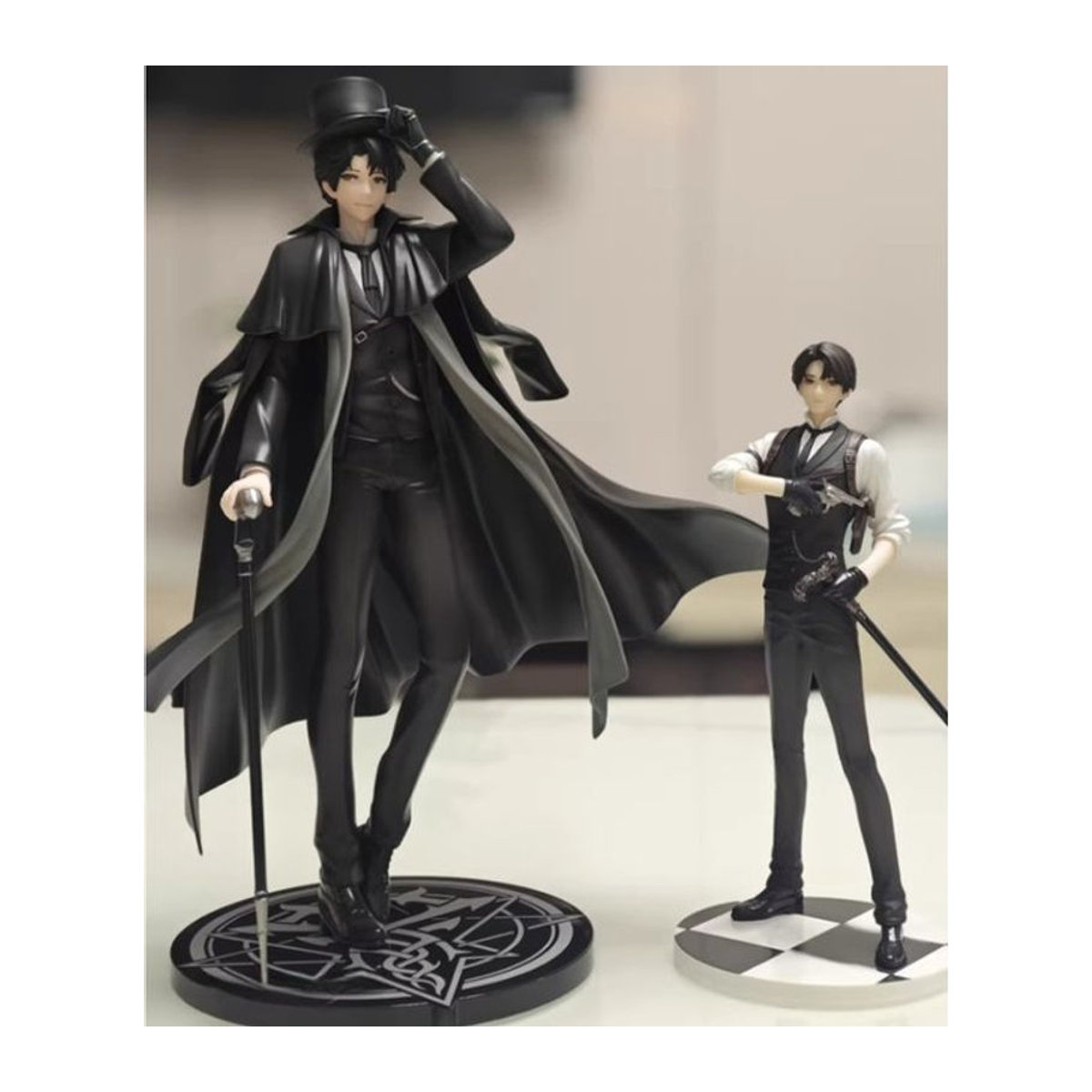 Lord of Mysteries Klein Moretti Handgefertigtes Anime Modell aus Kunstharz in Schwarz von Hot Toys - Bild 1