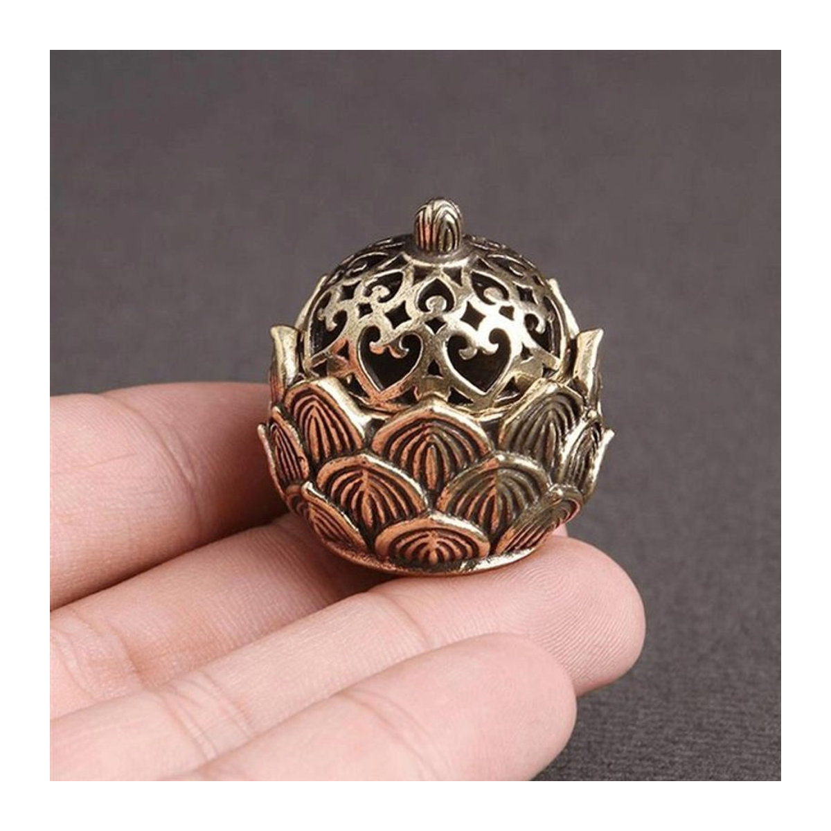 Lotus Räucherkegelhalter aus Metall von Love Home Garden in Gold und Gelb, orientalische Dekoration im floralen Design - Bild 1