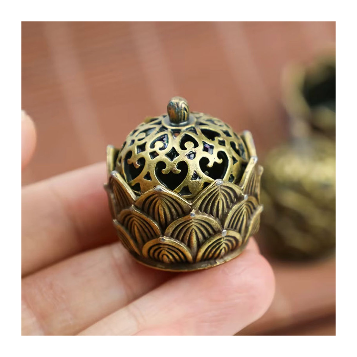 Lotus Weihrauchbrenner in Bronze als florale Tischdekoration im orientalischen Stil - Bild 4