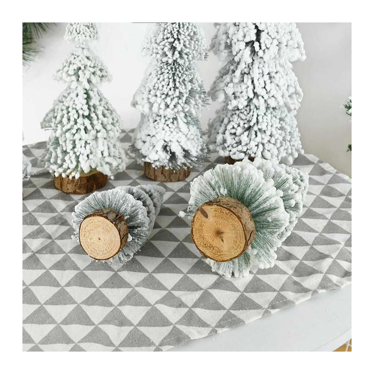 Love Home Garden Mini-Christbaumschmuck als hängendes Hängeornament in Form eines weißen Schnee- und Kieferbaums mit Zapfen für deine Weihnachtsdekoration - Bild 4