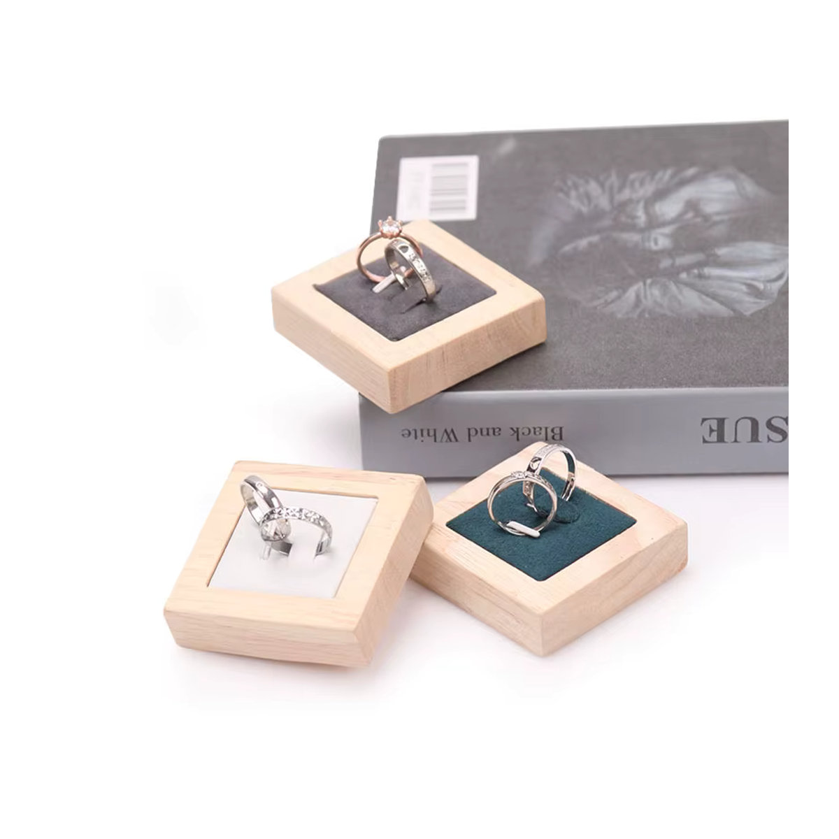 Luckyiasv Ring Display Rack aus Bambusholz in Beige und Silber für minimalistische Schmuckpräsentation - Bild 2