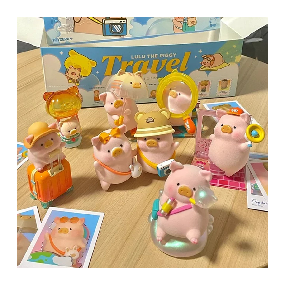 Lulu The Piggy Travel Series Blind Box Rosa Anime Figur aus Kunststoff als dekoratives Zimmer Ornament und Sammlerstück - Bild 1
