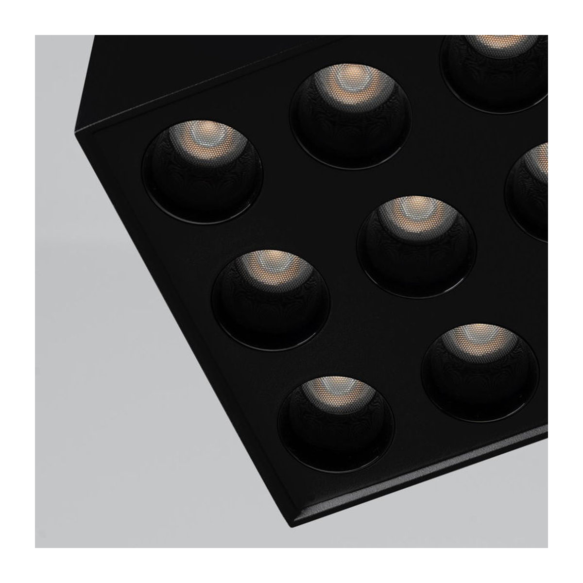 Lumilo Eclipse LED Deckenlampe aus Aluminium in Schwarz mit integriertem neutralweißem Licht - Bild 4