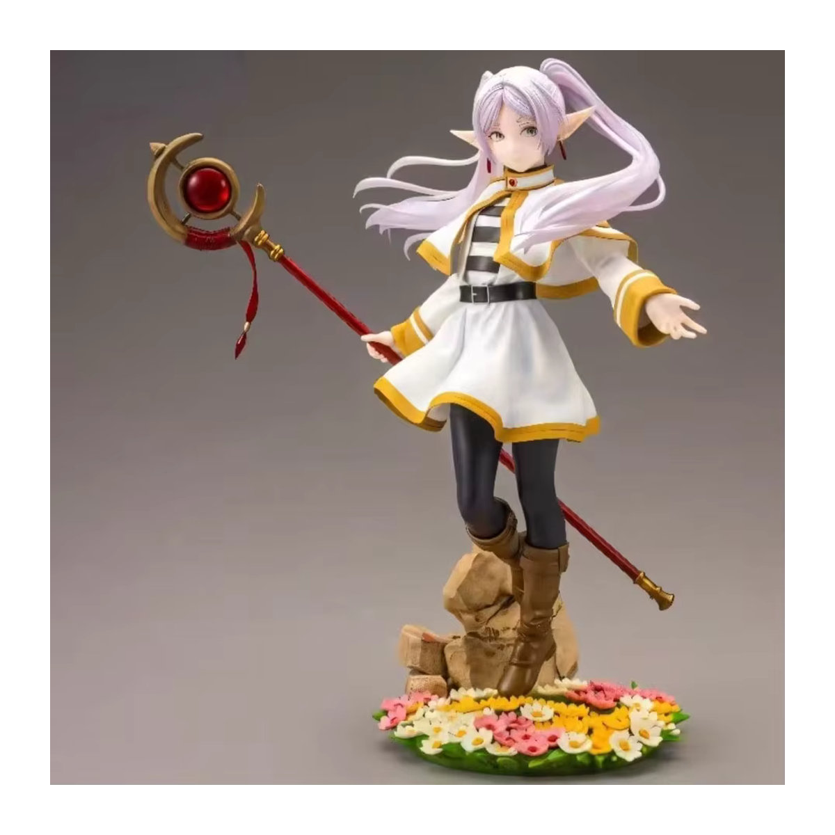 Luminasta Frieren Figur aus PVC – Frieren Beyond Journey's End Anime-Modell in Mehrfarbig - Bild 4