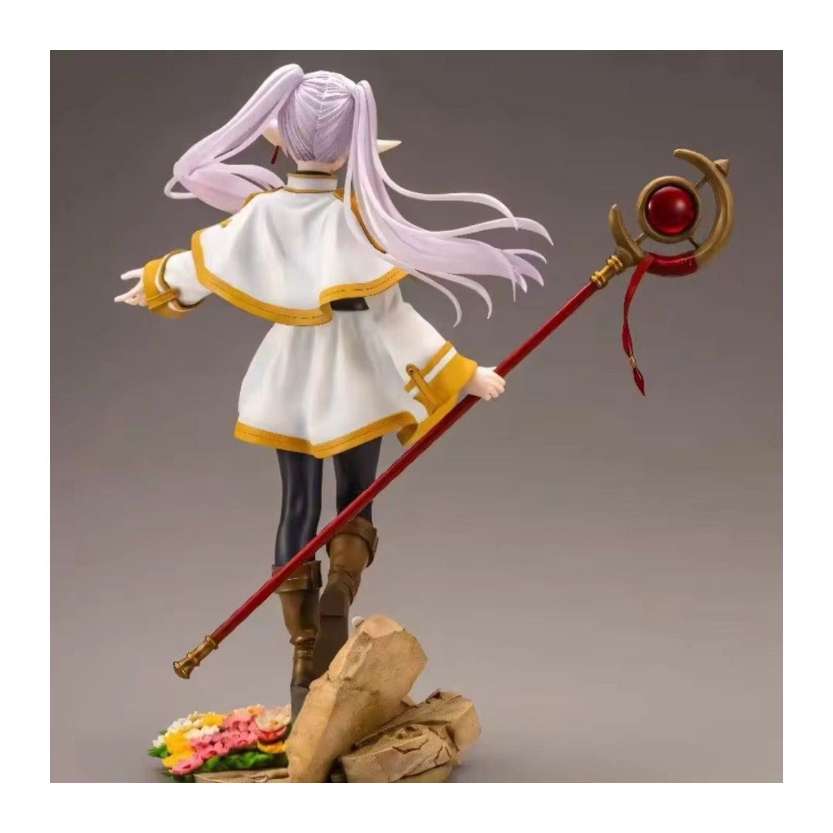Luminasta Frieren Figur aus PVC – Frieren Beyond Journey's End Anime-Modell in Mehrfarbig - Bild 5