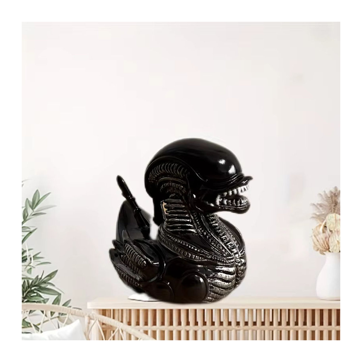 Lustige Alien-Ente als Dekoration aus Kunstharz in Schwarz für dein Auto-Armaturenbrett oder deinen Schreibtisch - Bild 2