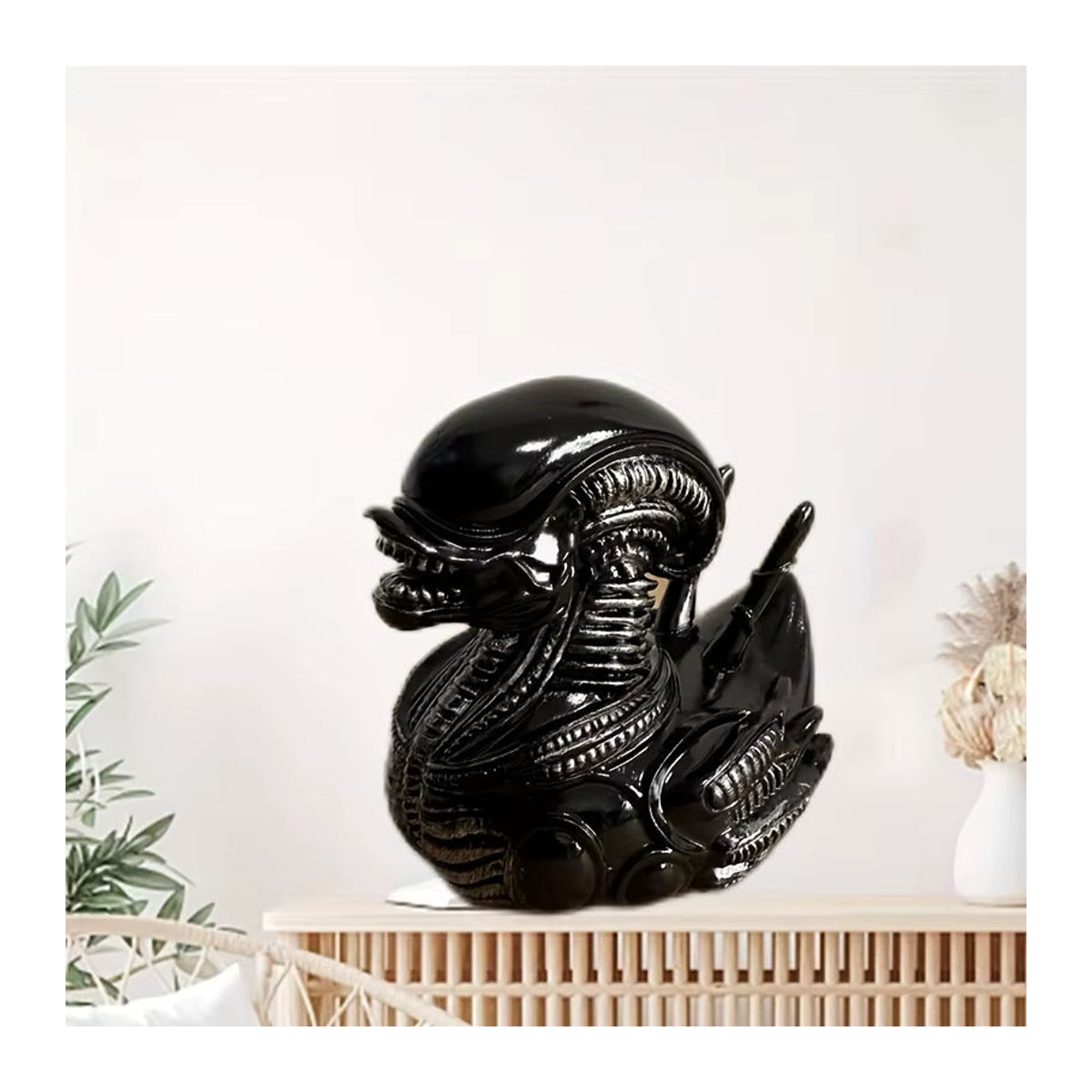 Lustige Alien-Ente als Dekoration aus Kunstharz in Schwarz für dein Auto-Armaturenbrett oder deinen Schreibtisch - Bild 4