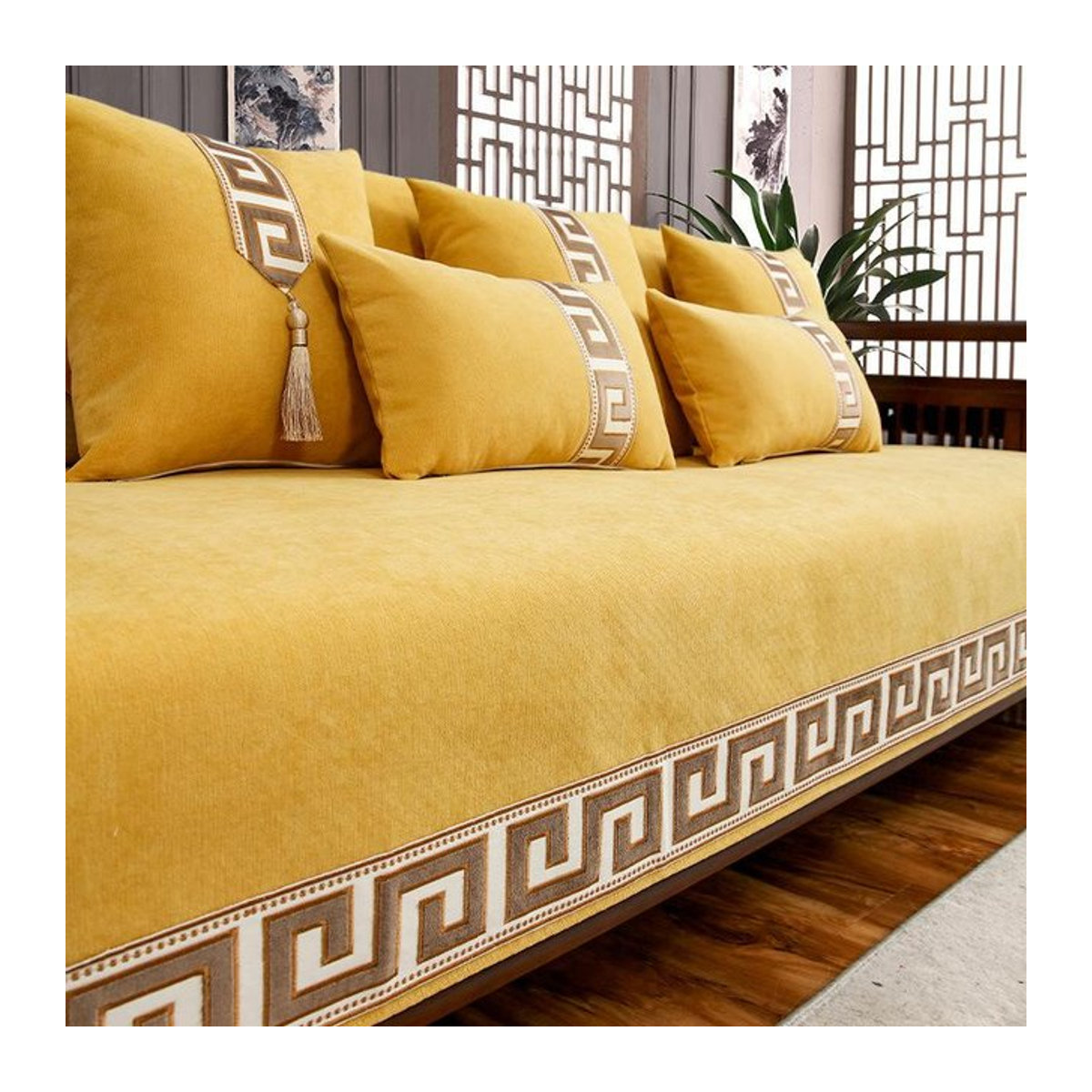 Luxuriöser Sofabezug mit Stickerei von Your Warm Home in Gold und Gelb, rutschfest und universell für das Wohnzimmer, B/H: 110 x 160 cm - Bild 1